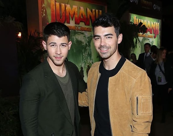 6. Кто из братьев Джонас родился раньше?