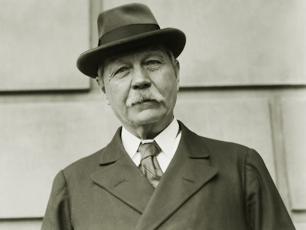 3. Артур Конан Дойл написал...