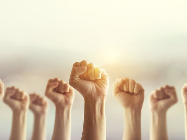 5. Кому принадлежит истинная власть и сила?