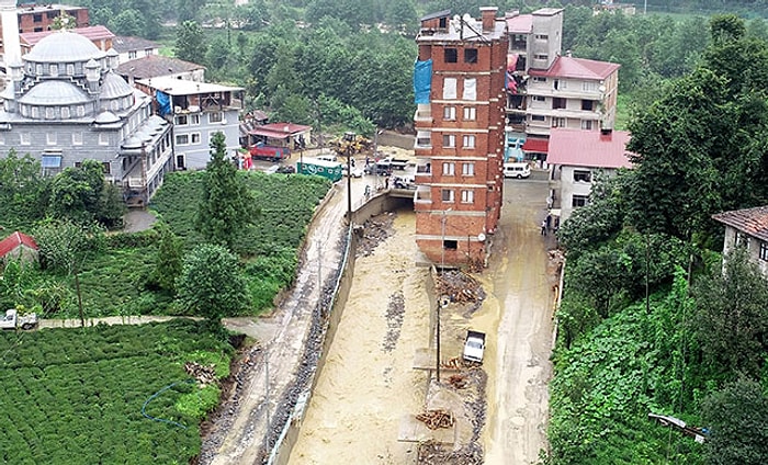 Şiddetli Yağış, Taşkın ve Heyelan: Objektiflere Yansıyan Çarpıcı Görüntüler ile Rize'de Sel Faciası