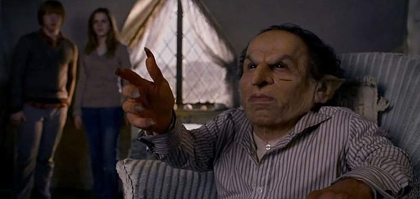 3. Как зовут гоблина, который помог Гарри вломиться в Гринготтс?