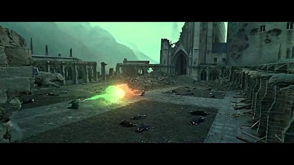 19. Какое заклинание использовал Гарри против Волан-де-Морта в последней битве?