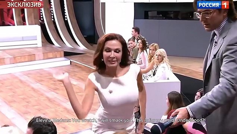 Canlı Yayında Kendisini Eleştiren Seyirciyi Tokatlayan Sinema Yıldızı