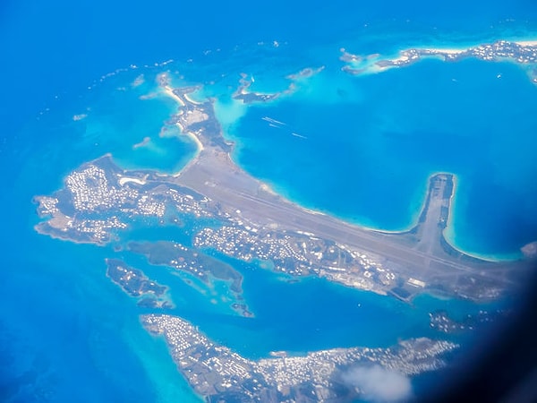 9. Где находится этот аэропорт?