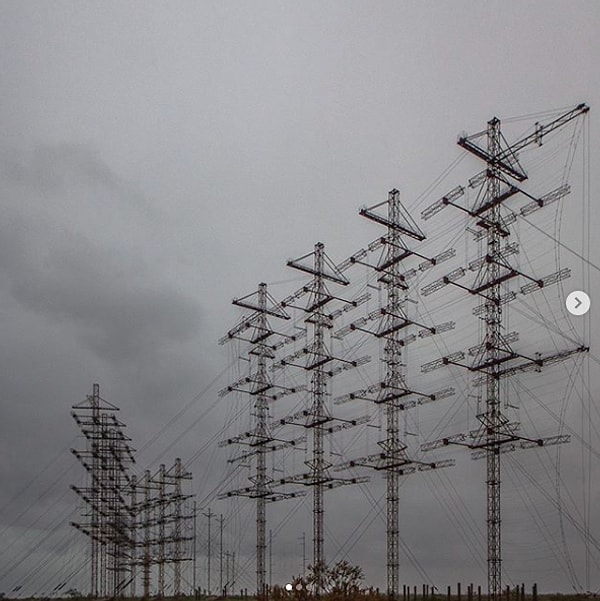 14. Заброшенный радиоцентр в степи