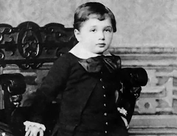 1. Узнаете гения?