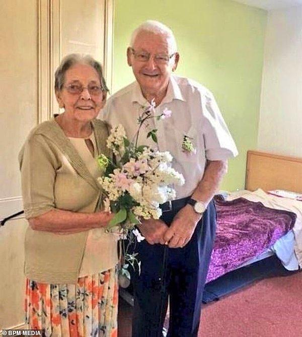 Sizi 67 yıldır evli olan 91 yaşındaki Frank Springett ve 86 yaşındaki karısı Mary ile tanıştıralım!