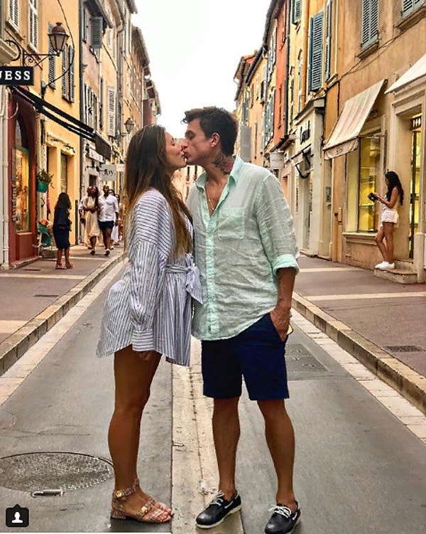 4. Отец будущего ребенка Регины – певец Влад Топалов, бывший участник группы “Smash!!”.