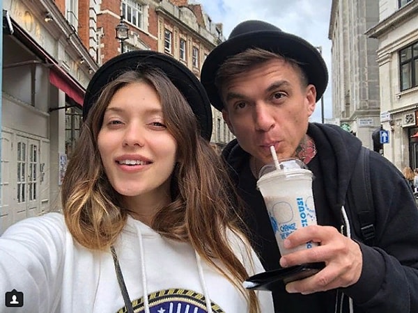 10. Однако ребром встал и вопрос о проблемах с наркотиками, которые испытывал отец ее будущего ребенка.