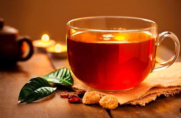 Keşiflere göre 2000 yıl önce işlem görmeye başlayan çay, Pers dilinde 'Chay' olarak literatüre geçti.