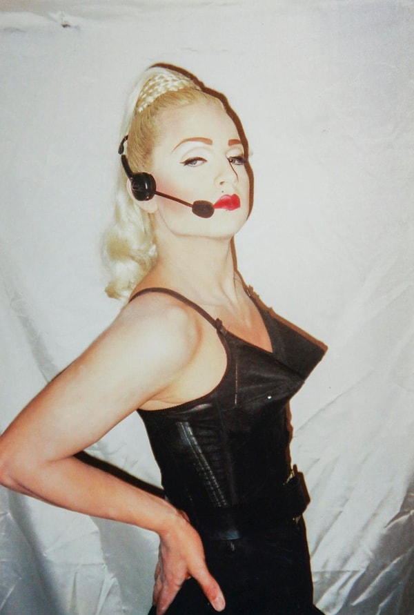 4. Он сделал тысячи долларов с того дня, как вошел в шоу-бизнес, и большую часть этих денег Адам тратит на знаковые наряды Мадонны.