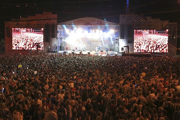 4. Часто ли вы бываете на концертах, где живое выступление?