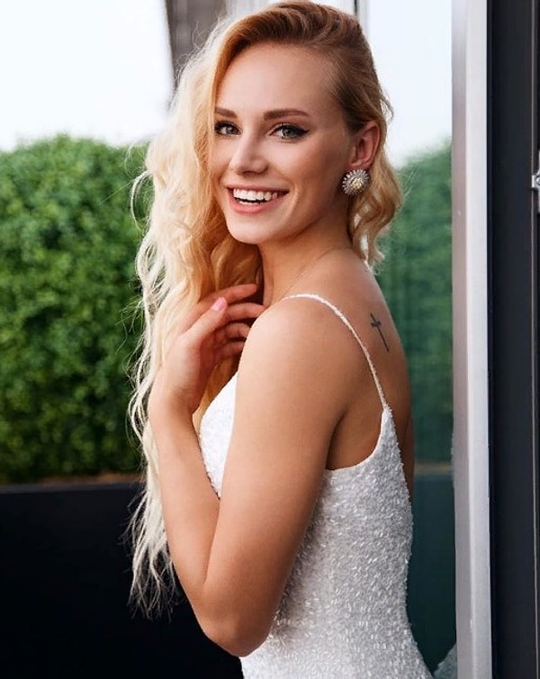 1. “Мужчины, демонстрирующие свою альфасамцовость в метро при женщинах и детях, достойны презрения”, — говорит Анна.