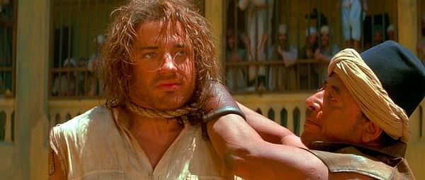 1. ''Mumya'' filmini çekerken, Brendan Fraser az kalsın gerçekten asılıyormuş!