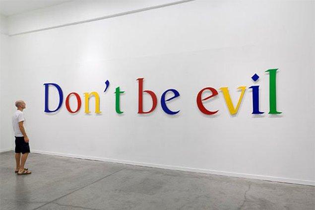 6. Merkez ofisteki bir duvarda Google'ın gayri resmi sloganı yer alıyor. Google mühendisi Amit Patel tarafından bulunan ve Paul Buchheit tarafından desteklenen "Don't be evil" (kötü olma)!