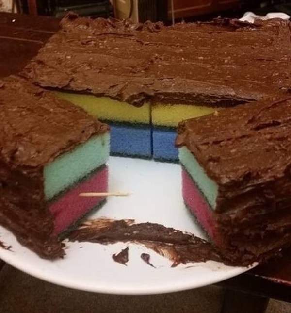 2. "Моя девушка попросила сделать мягкий и нежный торт. Не пойму, почему она зла"