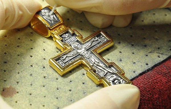 6. Также крестики подкладывали в кормушки коровам и лошадям.