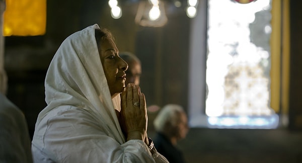 9. Если вы верующий, желательно в этот день сходить в храм и помолиться.