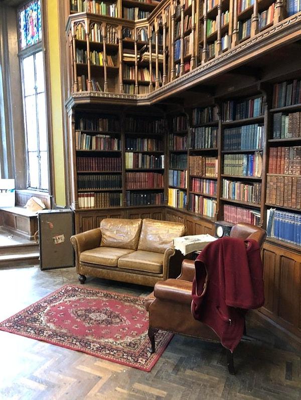 15. 19. yüzyıldan kalma bir kütüphanede kitap okumak ister misiniz?
