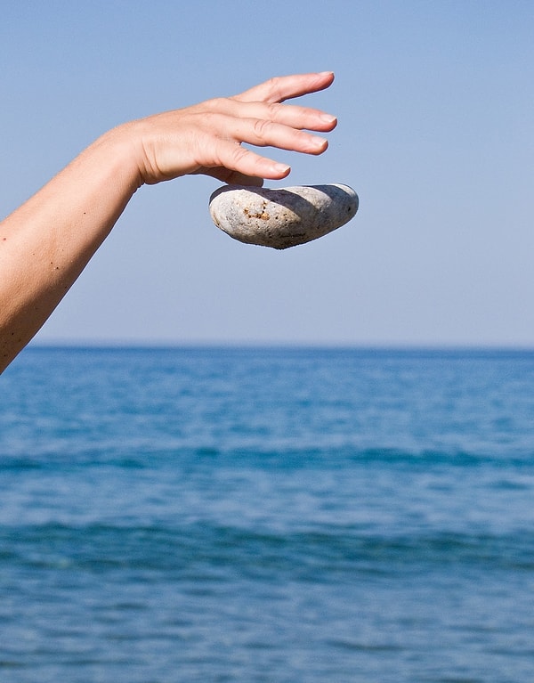 8. Чему равно ускорение свободного падения на Земле?