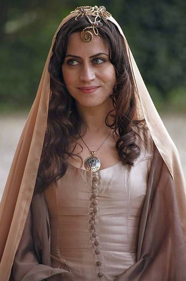 4. Селен Озтурк - 38 лет