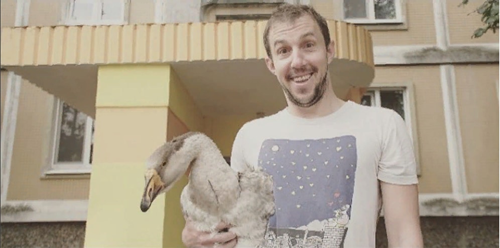 Андрей и Харвистер: белорус вывел из яйца гуся и теперь снимает о нем YouTube-сериал