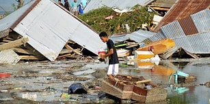 Endonezya'da Önce Deprem Sonra Tsunami: Can Kaybı 400'e Yaklaştı