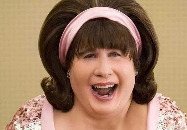 6. А кто из этих актеров сыграл Эдну Тёрнблад в фильме "Лак для волос"?