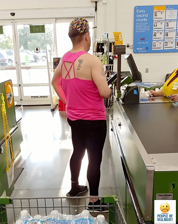 10. Когда тебе надоело, что твоя девушка постоянно носит твои вещи, и ты решил ей отомстить...