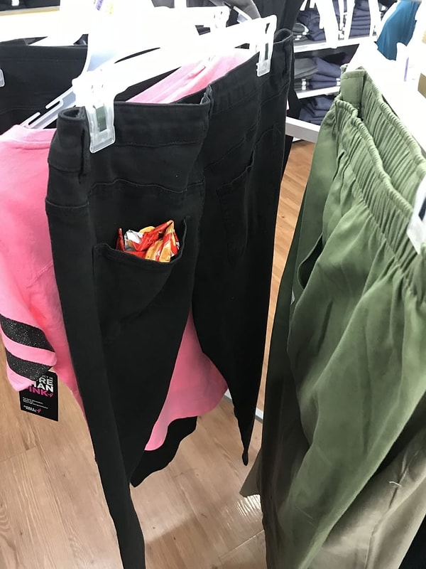 11. Как жаль, что люди все еще не изобрели такие корзины, куда можно будет кидать мусор... Хотя погодите...