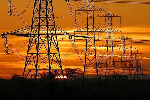 Reuters'a konuşan yetkililer: "EPDK, bugünden geçerli olmak üzere elektriğe konutlarda %9, sanayide %18.6, ticarethanelerde %18 zam yaptı"