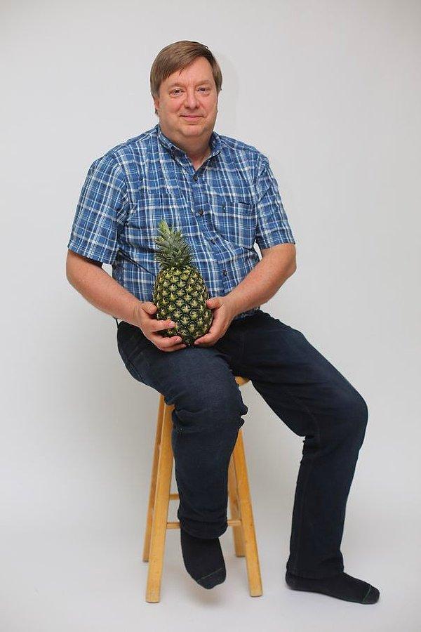 5. "Babam geçen seneden beri ananas yetiştirmeye çalışıyor ve sonunda başardı. Ne kadar gururlu olduğuna bakın."