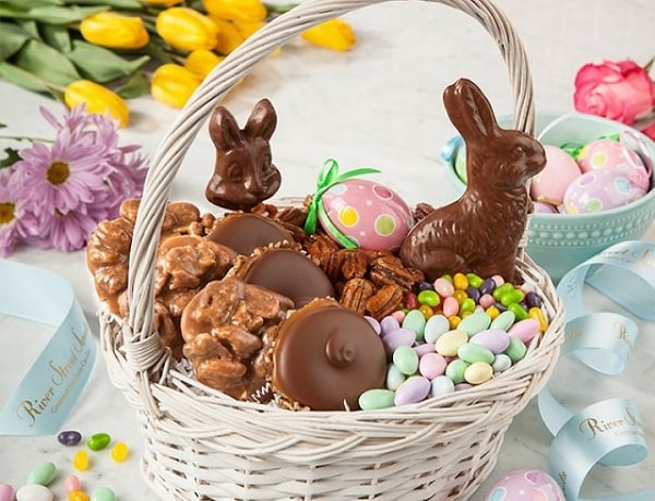 4. Какой праздник принято отмечать в первое воскресенье после начального весеннего новолуния?