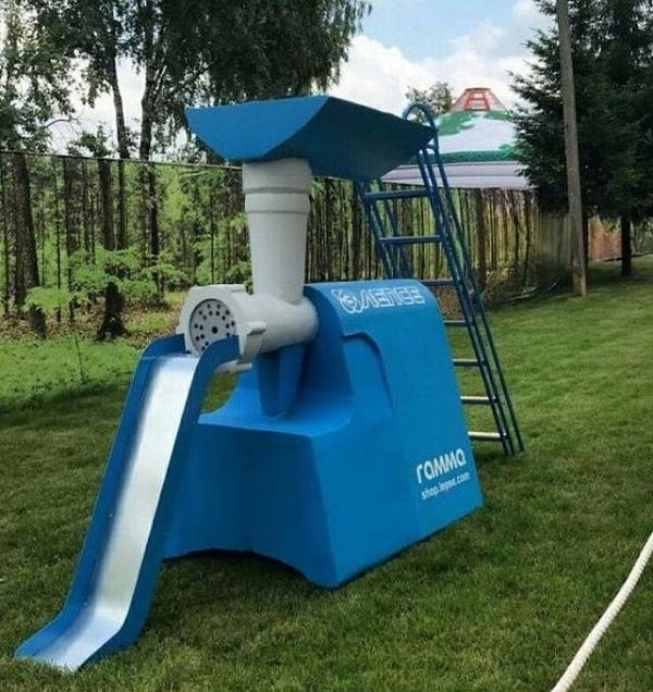 21. Тот, кто придумал эту горку, не очень-то и любит детей