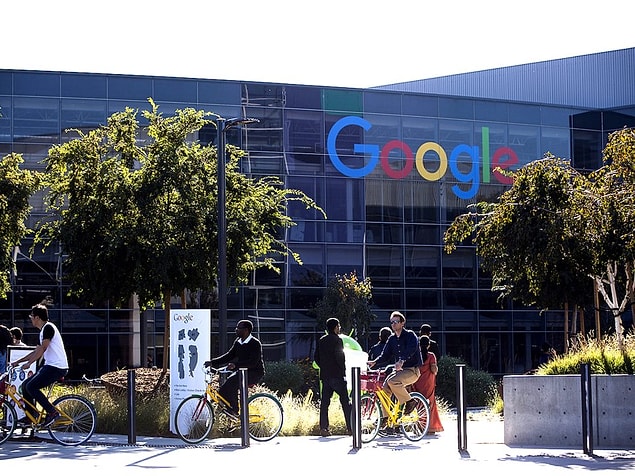 Mezun olduktan sonra Google'da pazarlama ve M&A pozisyonlarında çalıştı.