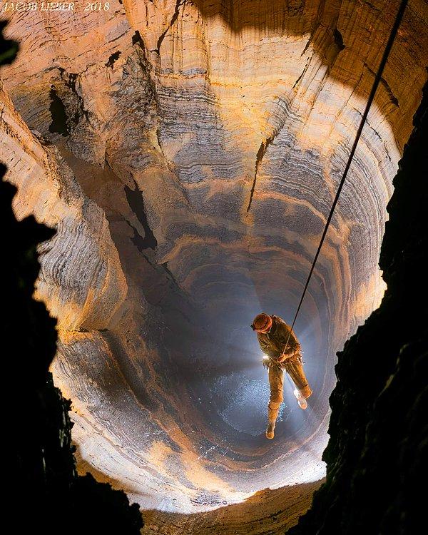 17. Burası sıradan bir mağara değil, Gürcistan'da dünyanın en derin ikinci mağarası olan Krubera Mağarası.