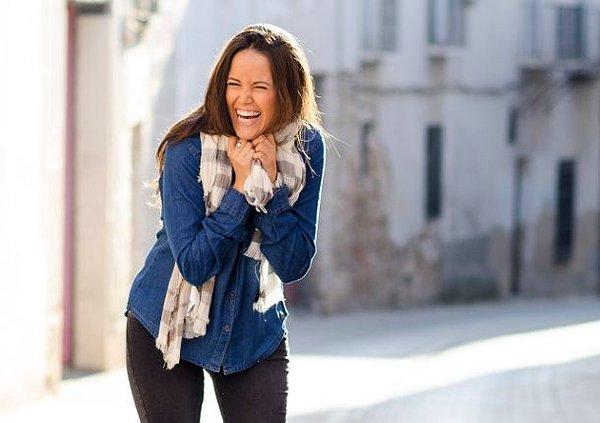 7. Gülmek daha rahat nefes almanıza yardımcı olur.