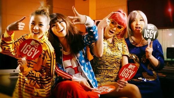 9. 2NE1 grubu, Amerika’daki ilk çıkışını 2011'de gerçekleştirdi. MTV’de IGGY şarkısıyla performans sergileyen grup “En İyi Yeni Sanatçı” ödülünün de sahibi oldu.