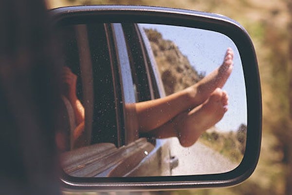 5. В Германии, чтобы управлять автомобилем, не обязательно быть одетым.