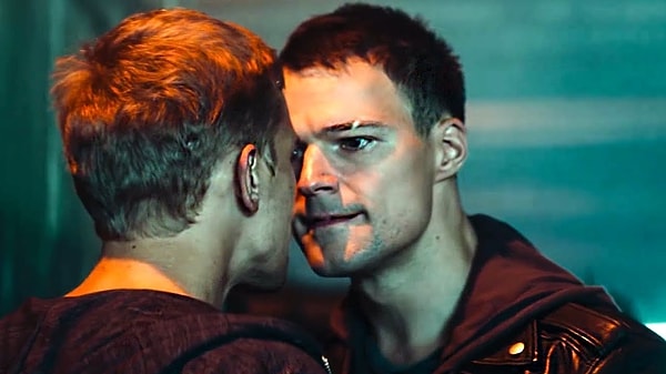 5. "На районе"