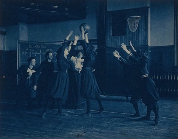 10. Физкультура в женской гимназии, Вашингтон (конец 19 века).