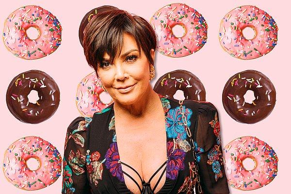 15. Kris Jenner hamileyken ona aşerdiği donutları almayan kocası Bruce Jenner'dan az kalsın boşanıyordu.