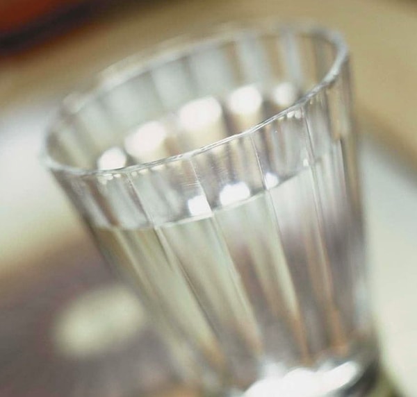 5. Самые первые гранёные стаканы не имели ободка сверху и были известны ещё во времена Петра Первого. За что царь их так любил?