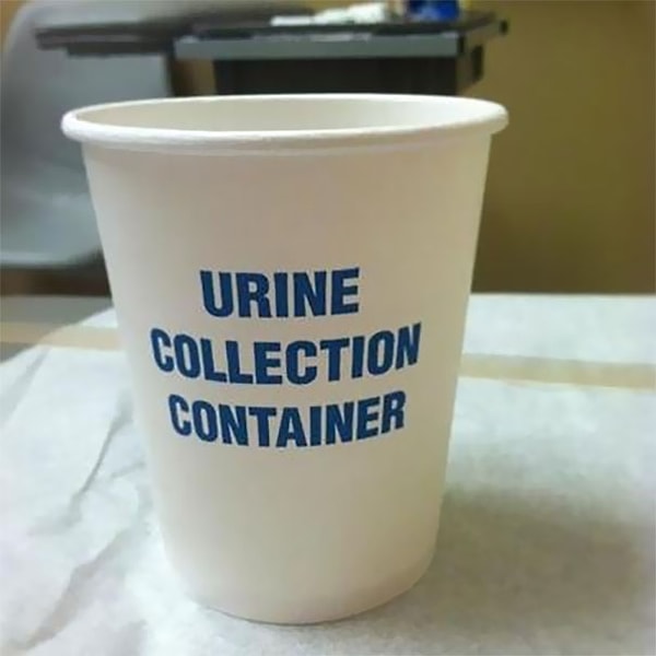 18. "Медсестра принесла мне воды в этом стаканчике. Вот почему я не могу доверять людям".