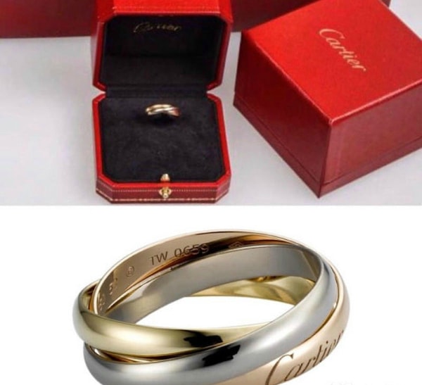 Украшение изготовлено из разных типов золота - розового, желтого и белого