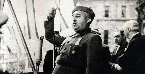 Mayıs 1935'te genelkurmay başkanlığına getirilen Franco, antimilitarist yönetim sırasında zayıflamış olan disiplinli ve askeri kurumları yeniden güçlendirmeye girişti.