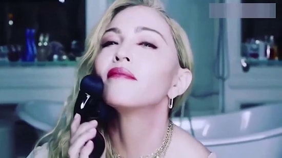 Seks Oyuncağına Benzeyen Yüz Masajı Ürünü Tanıtan Madonna, Sosyal Medyanın Diline Düştü!