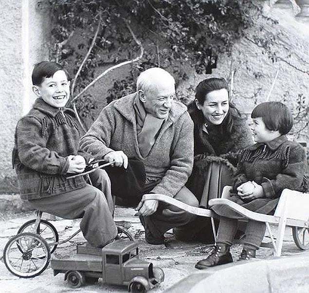 15. Pablo Picasso and Francoise Gilot, with some children in 1950s.