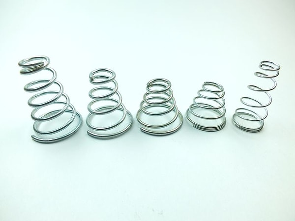 12. Какая энергия меняется при растягивании пружины?