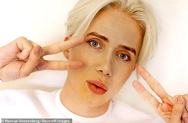 «Я не хочу выглядеть как обычный человек. Я мечтаю выглядеть как корейский айдол. И внешность Чи Мина является для меня образцом совершенства!».